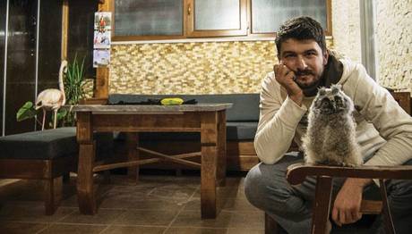 Avcıydı, Kurtarıcı Oldu