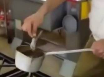 Canlı kuşu kızgın yağa batırıp işkence ettiler!