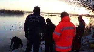Donan Gölde Mahsur Kalan Kuş Son Anda Kurtuldu