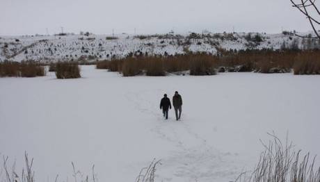Ahlat'ta Kuş Cennetini Dondurdu