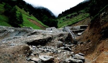 Dereleri kurutan 'örnek' HES